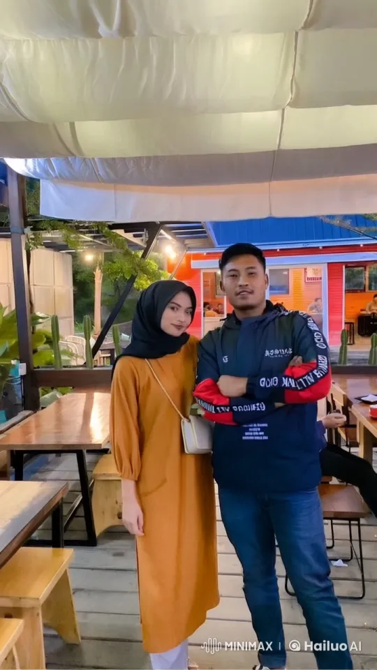 Outdoor Dining Scene: Dynamic Kungfu Display – AI Generated Video | Hailuo AI