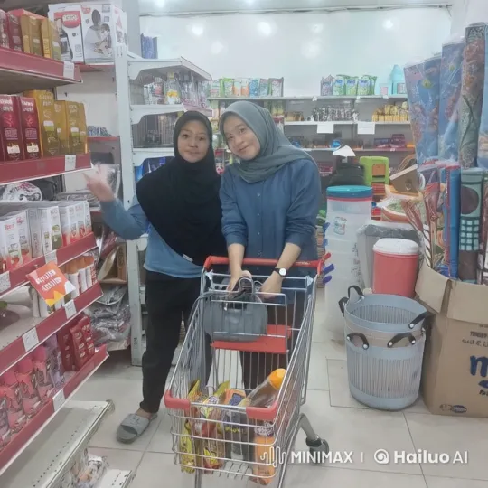 Women Display Martial Arts Skills in Grocery Store – AI Generated Video | Hailuo AI