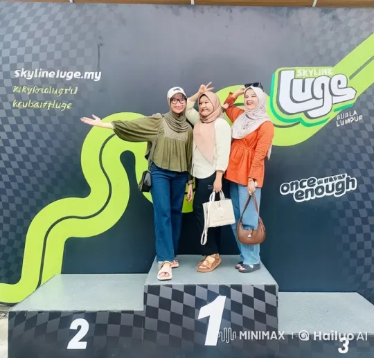 Women on Podiums Prepare for Kungfu Kick at Skyline Luge Kuala Lumpur – AI Generated Video | Hailuo AI