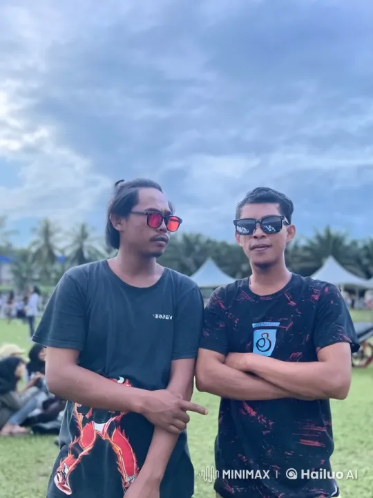 Energetic Kung Fu Fight on Vibrant Grass Field – AI Generated Video | Hailuo AI