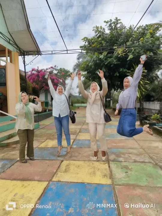 Four Individuals Perform Kungfu on Colorful Tiles – AI Generated Video | Hailuo AI
