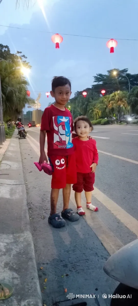 Children's Playful Kung Fu Fight Under Lanterns – AI Generated Video | Hailuo AI