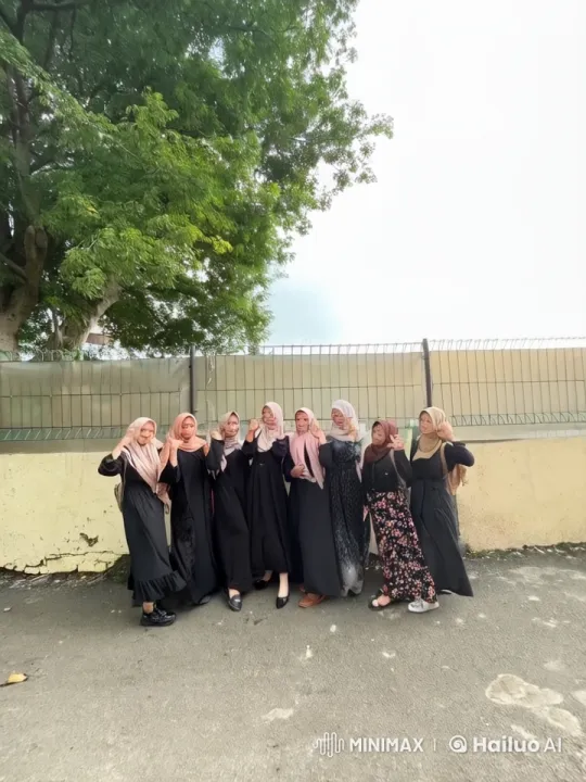 Women in Hijabs Perform Kung Fu in Outdoor Setting – AI Generated Video | Hailuo AI