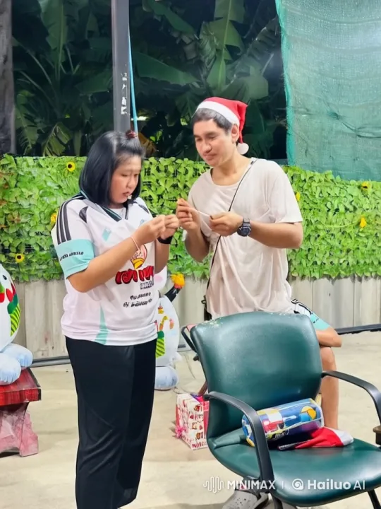 Festive Kung Fu Battle with Santa Hat vs. Football Jersey – AI Generated Video | Hailuo AI