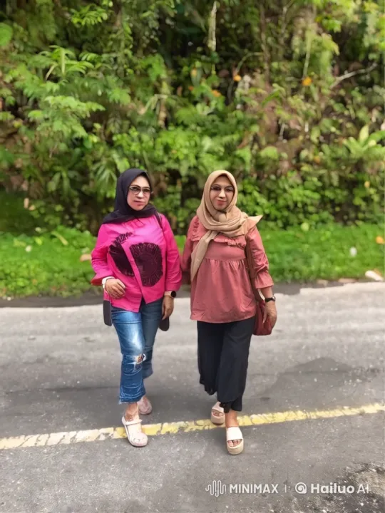 Two Women Practicing Kung Fu in Nature – AI Generated Video | Hailuo AI