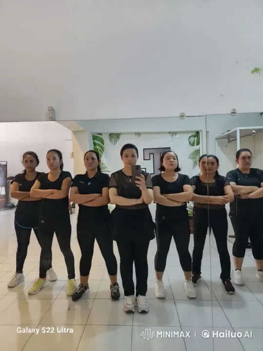 Synchronized Kungfu Performance in Reflective Setting – AI Generated Video | Hailuo AI