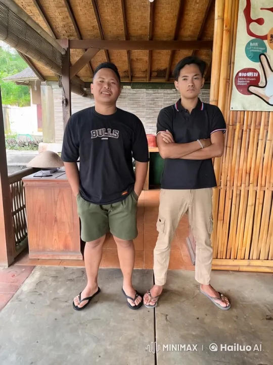 Traditional Kungfu Fight Under Wooden Roof – AI Generated Video | Hailuo AI