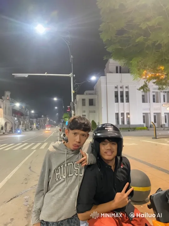 Nighttime Street Kungfu Sparring and Friendship Display – AI Generated Video | Hailuo AI