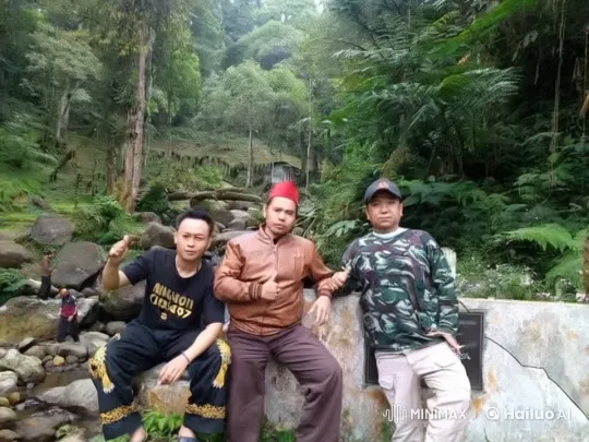 Three Men Practice Kung Fu in a Tranquil Forest – AI Generated Video | Hailuo AI
