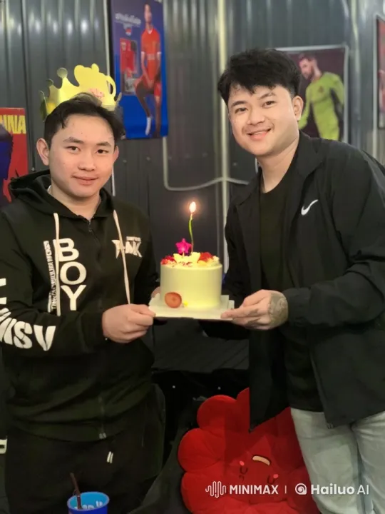 Friends Celebrate with Martial Arts Display – AI Generated Video | Hailuo AI