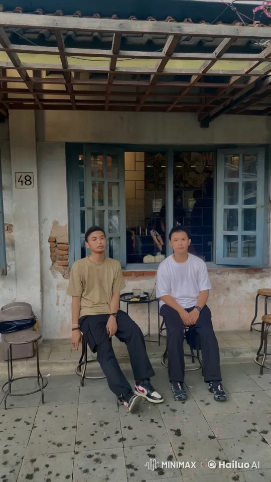 Martial Arts Display at Rustic Cafe Setting – AI Generated Video | Hailuo AI