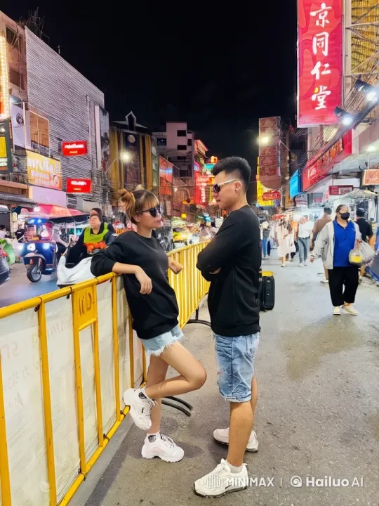 Martial Arts Showdown in Bustling Night Market – AI Generated Video | Hailuo AI