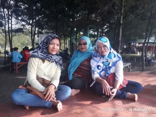 Colorfully Headscarved Women Fight in Park – AI Generated Video | Hailuo AI