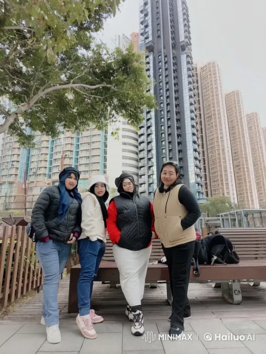Urban Park Kung Fu Battle: Friends Display Martial Skills – AI Generated Video | Hailuo AI