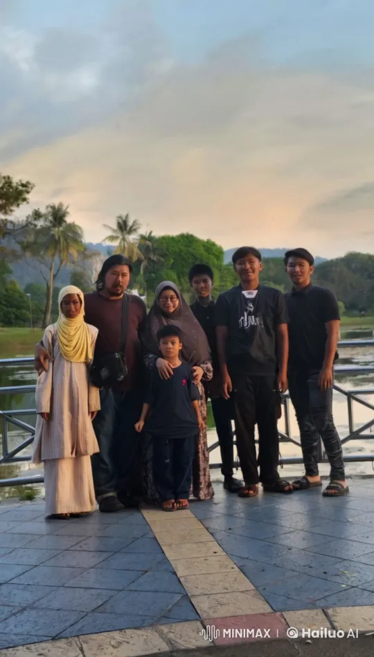 Family Kung Fu Performance in Scenic Nature Setting – AI Generated Video | Hailuo AI