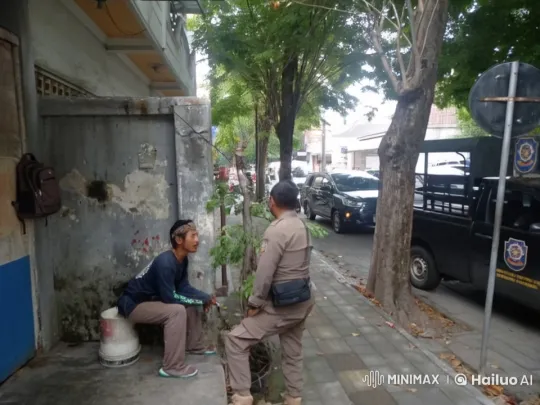Casual Man on Sidewalk Performs Impressive Kungfu Moves – AI Generated Video | Hailuo AI