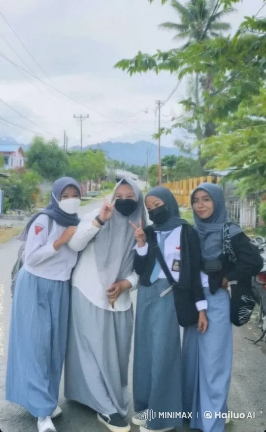 Young Women Perform Impressive Kung Fu on Serene Street – AI Generated Video | Hailuo AI
