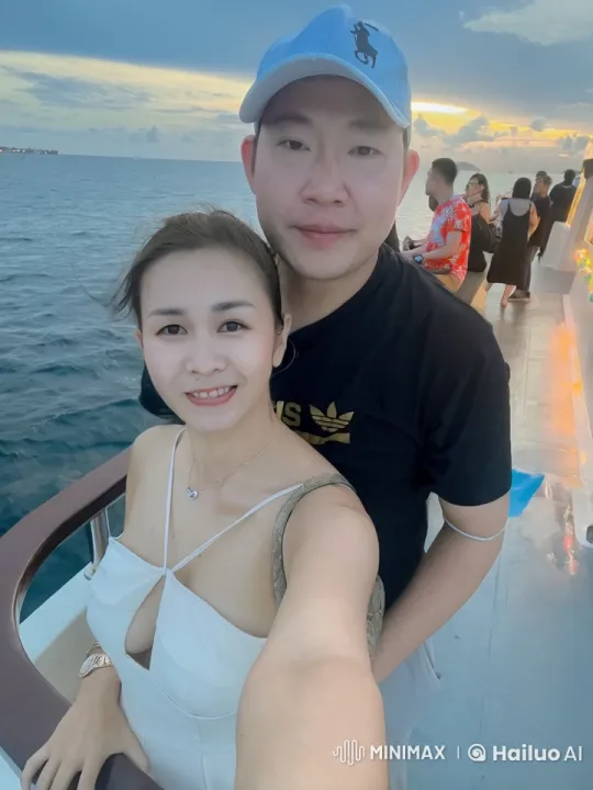 Couple's Intense Sunset Kung Fu Fight on Boat Deck – AI Generated Video | Hailuo AI