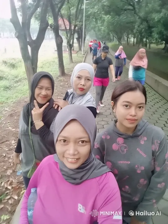 Women Practicing Kungfu in Peaceful Park Setting – AI Generated Video | Hailuo AI