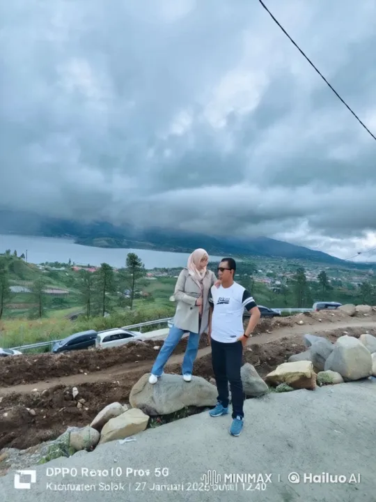 Epic Kung Fu Fight in Scenic Hillside Landscape – AI Generated Video | Hailuo AI