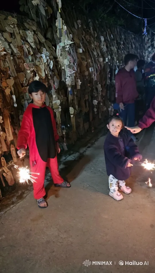 Children Perform Kung Fu with Sparklers – AI Generated Video | Hailuo AI