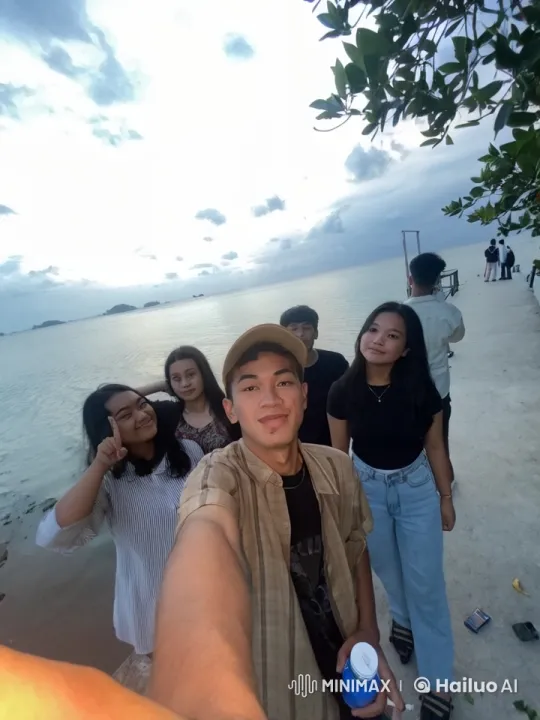Seaside Friends Engage in Playful Kungfu Battle – AI Generated Video | Hailuo AI