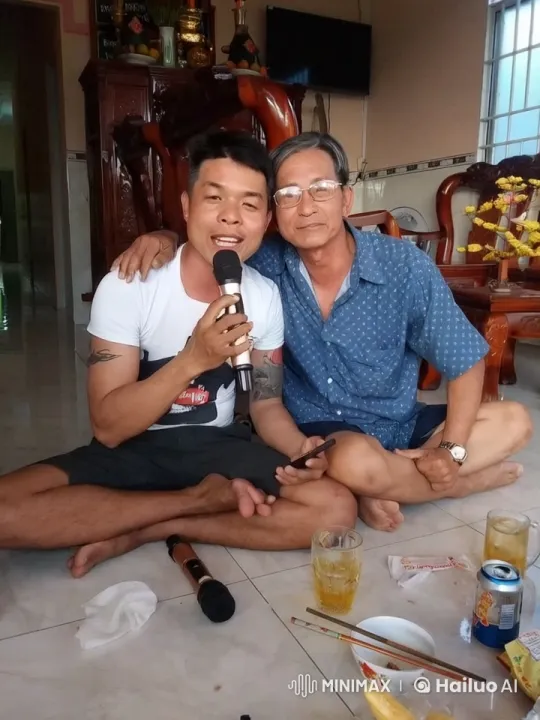 Indoor Karaoke Session Between Friends – AI Generated Video | Hailuo AI