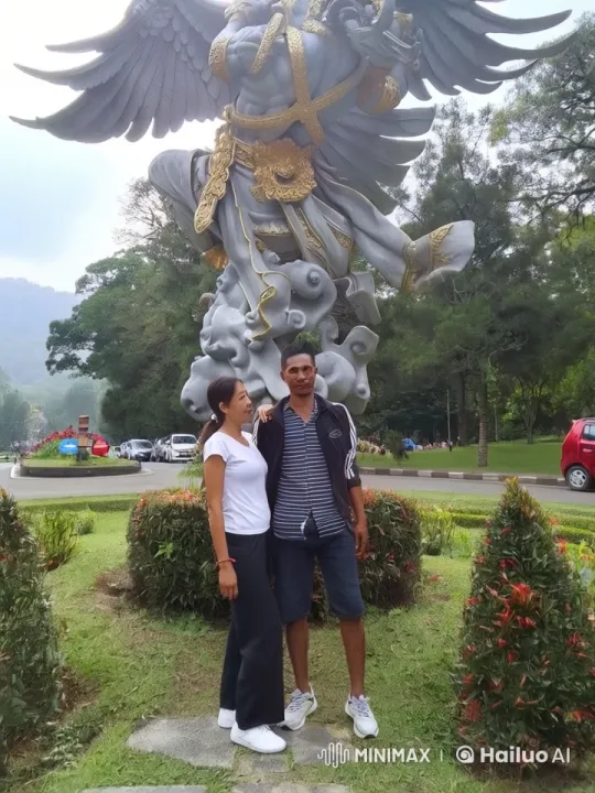 Couple's Intense Kung Fu Fight in Park Setting – AI Generated Video | Hailuo AI