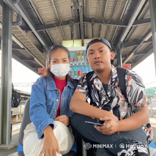 Young Couple Witnessing Kungfu Display at Train Station – AI Generated Video | Hailuo AI