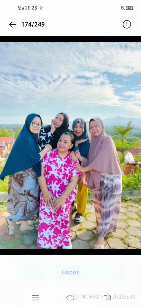 Women Practicing Wing Chun in Scenic Outdoor Setting – AI Generated Video | Hailuo AI