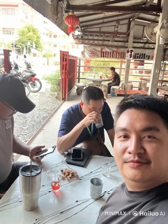 Open-Air Kung Fu Battle Amidst Casual Gathering – AI Generated Video | Hailuo AI