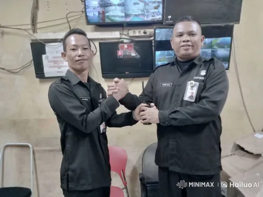 Security Guards Engage in Friendly Kungfu Sparring – AI Generated Video | Hailuo AI