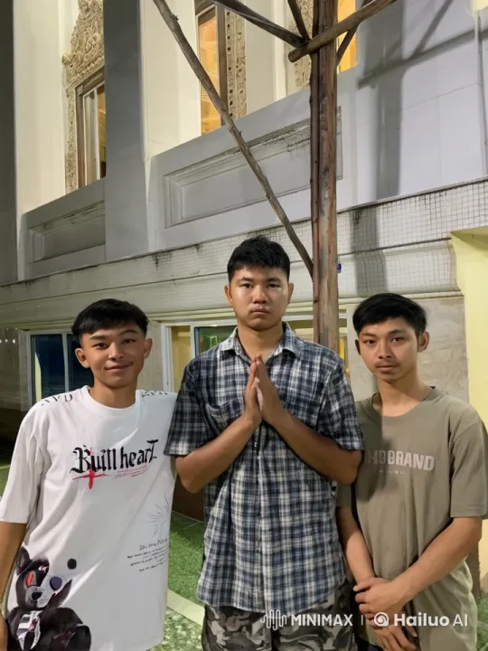 Nighttime Combat Training in Front of Ornate Building – AI Generated Video | Hailuo AI