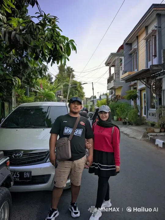 Serene Street Scene: Couple Practices Kungfu – AI Generated Video | Hailuo AI