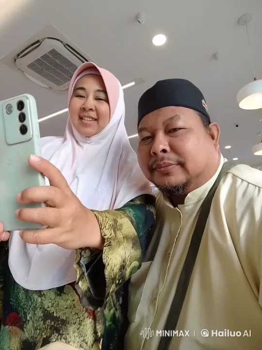 Woman in Hijab and Man Showcase Kungfu Skills – AI Generated Video | Hailuo AI