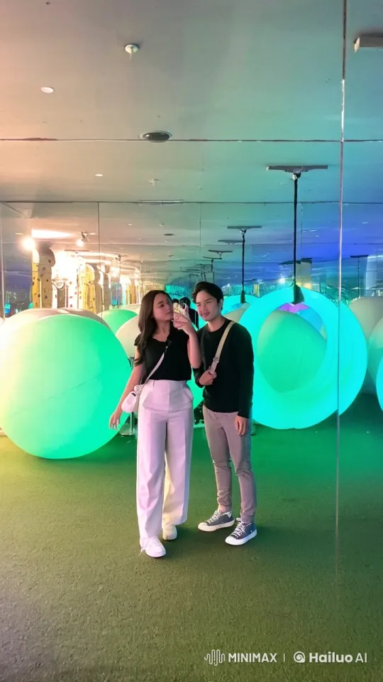 Dynamic Martial Arts Display and Romantic Exchange – AI Generated Video | Hailuo AI