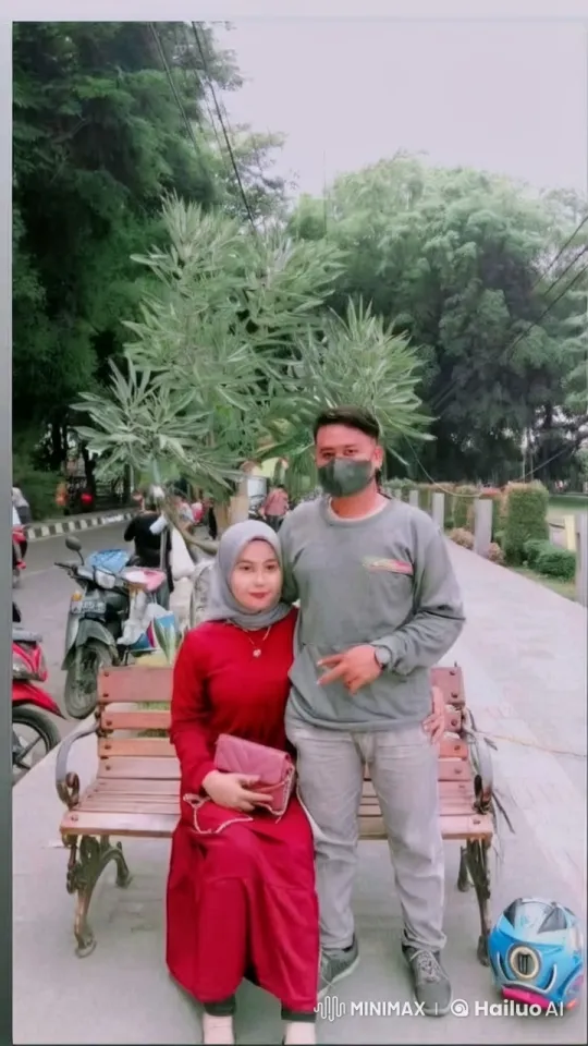 Couple on Bench in Urban Park with Peaceful Gestures – AI Generated Video | Hailuo AI