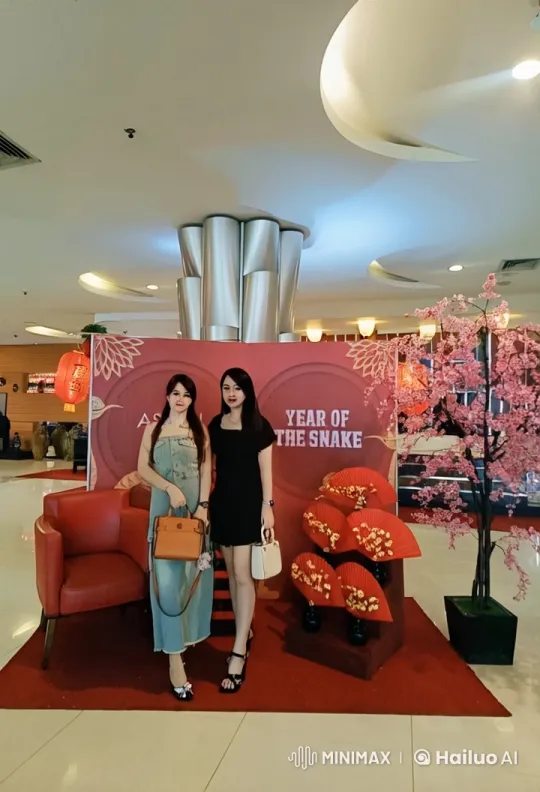 Year of the Snake: Fashionable Women Perform Kung Fu – AI Generated Video | Hailuo AI