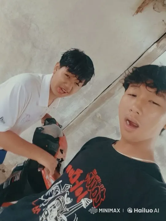 Dynamic Kung Fu Showdown in Confined Space – AI Generated Video | Hailuo AI