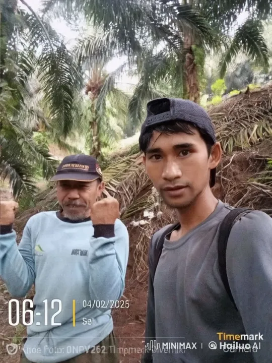 Kung Fu Battle in Lush Palm Forest – AI Generated Video | Hailuo AI