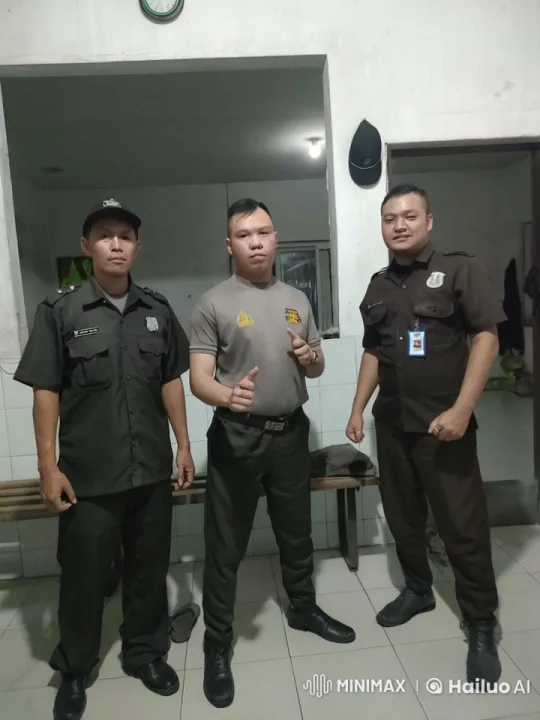 Uniformed Individuals Witness Kungfu Mastery – AI Generated Video | Hailuo AI