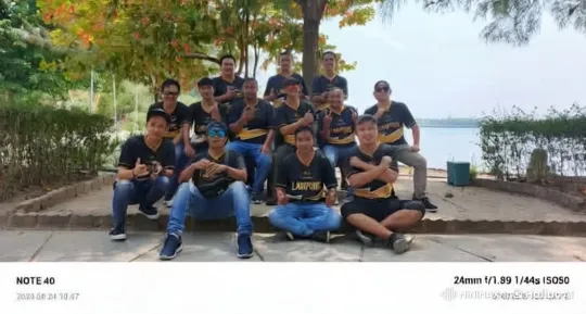 Friends Practice Kung Fu in Scenic Park Setting – AI Generated Video | Hailuo AI
