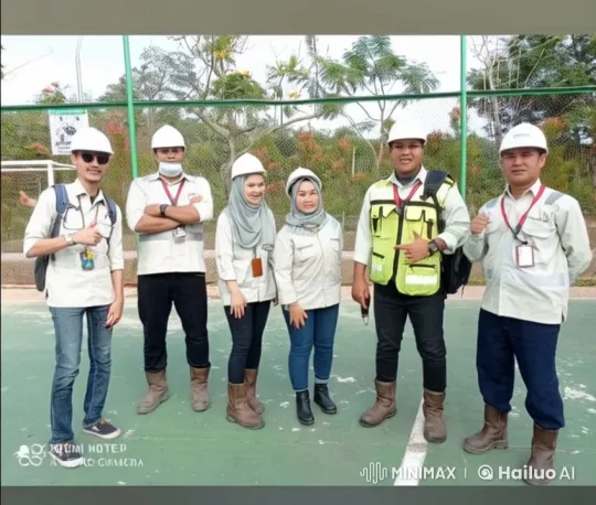 Construction Workers Perform Dynamic Kung Fu on Basketball Court – AI Generated Video | Hailuo AI