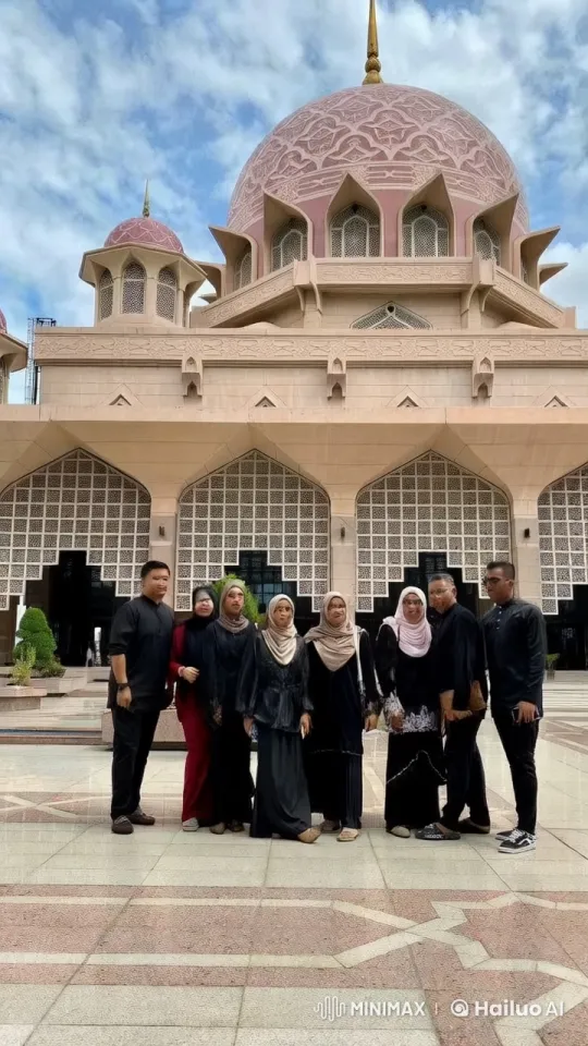 Traditional Chinese Kung Fu Display at Grand Mosque – AI Generated Video | Hailuo AI