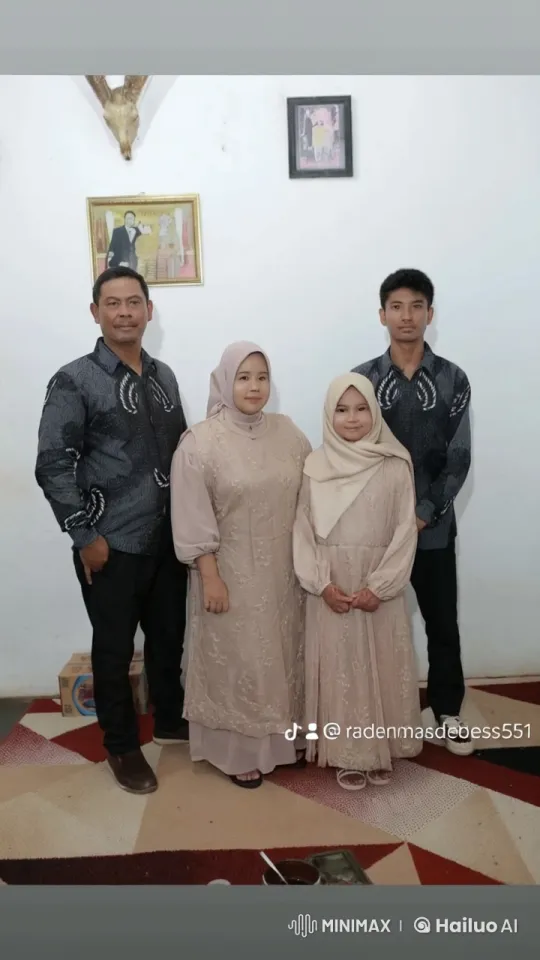 Family Performs Synchronized Kung Fu in Coordinated Outfits – AI Generated Video | Hailuo AI