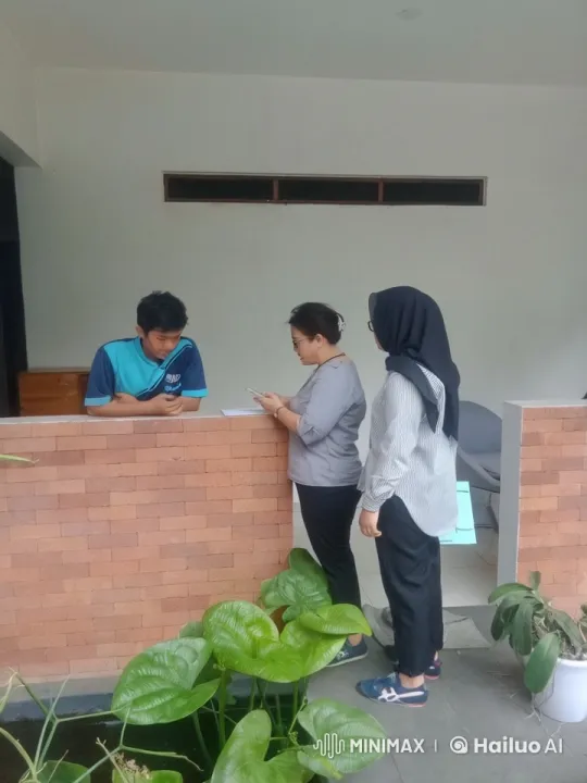 Unexpected Kungfu Stance Exchange at Reception Counter – AI Generated Video | Hailuo AI