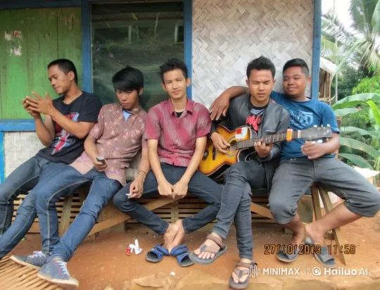 Five Friends Enjoying a Casual Moment with Music – AI Generated Video | Hailuo AI