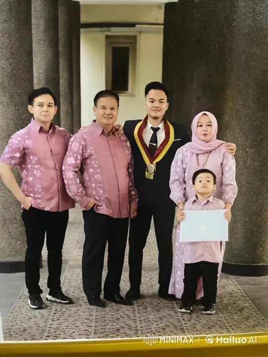 Family Demonstrates Wing Chun Mastery in Graduation Ceremony – AI Generated Video | Hailuo AI