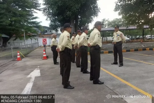 Uniformed Individuals Demonstrate Kung Fu in Parking Lot – AI Generated Video | Hailuo AI