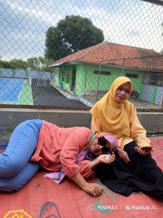 Outdoor Kungfu Display by Two Women on Mat – AI Generated Video | Hailuo AI